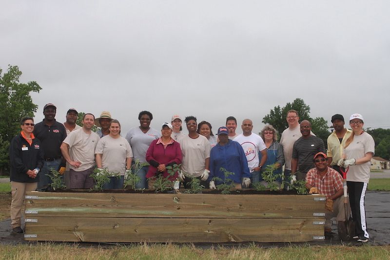 米国サブラSabra、フードデザート改善のためVA州にて都市型農場を開設