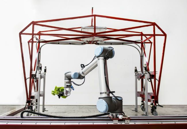 米国Iron Ox、全て作業をロボットが行う完全自動化・植物工場システムを開発