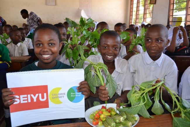 西友「カロリーオフセットプログラム」がリニューアル。地場・契約野菜を購入することで、アフリカの子どもたちに野菜を届ける