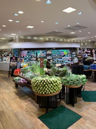 阪急阪神百貨店の地下2階、関西随一の品揃えの青果売場が誕生