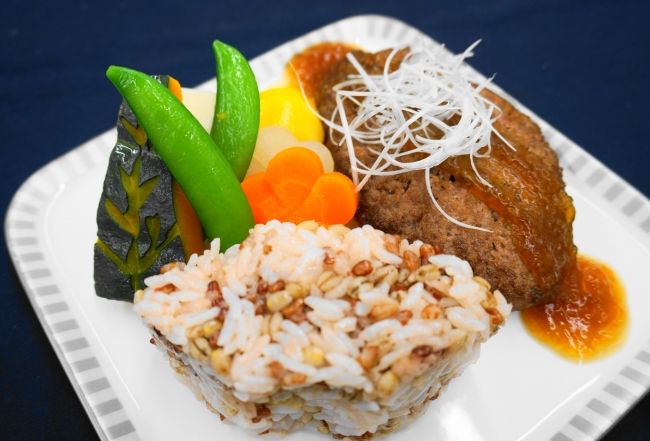 シンガポール航空、ボーイング787-10福岡就航1周年「九州産の食材を特別メニューへ」