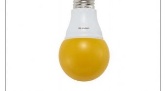 シャープ、電球形LED防蛾ランプを農技センターと共同で開発