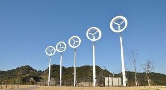 グリーンラボ、移動可能な太陽光利用型植物工場と小型風車を融合した商品を販売