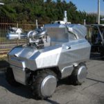 三菱重工業による自動運転機能を備えた消防ロボット。農業用小型バギーを改造